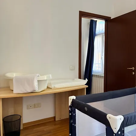 Nave Con Posto Auto Privato Recintato 아파트 트리에스테