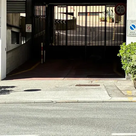 アパート Nave Con Posto Auto Privato Recintato トリエステ